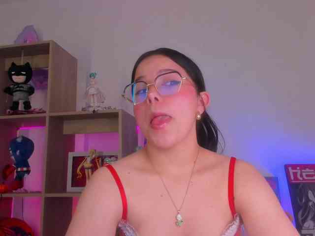 Mia_Moralez webcam