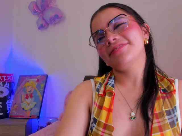 Mia_Moralez webcam