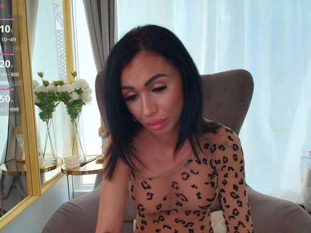 Paris-x-Hilton's BongaCams show and profile