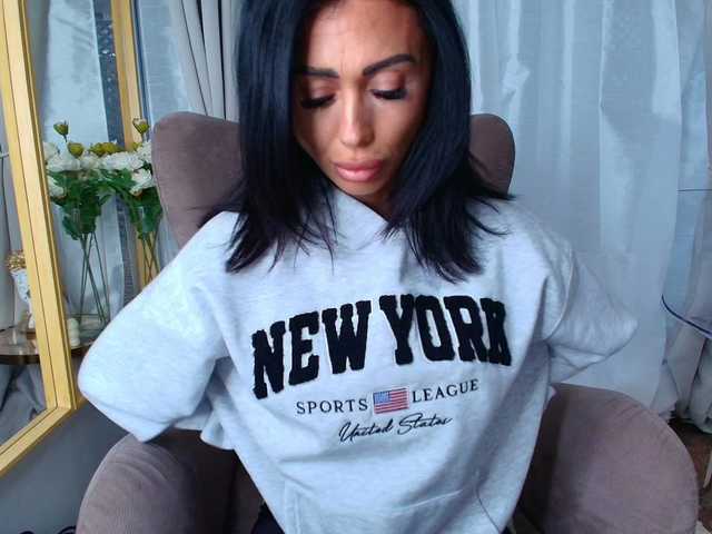 Paris-x-Hilton's BongaCams show and profile