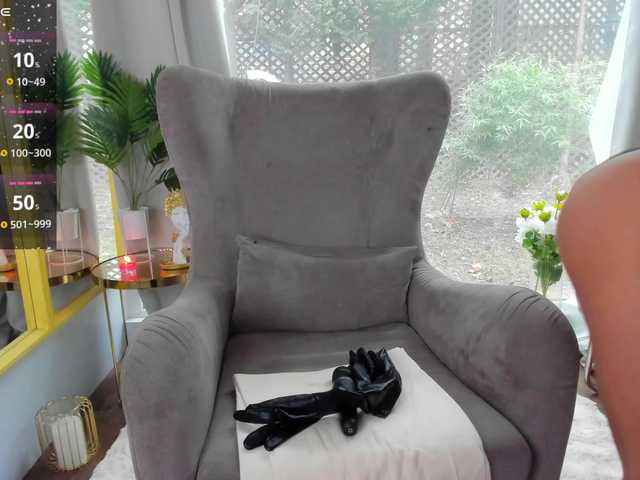 Paris-x-Hilton's BongaCams show and profile