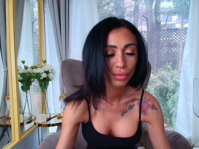 Paris-x-Hilton's BongaCams show and profile