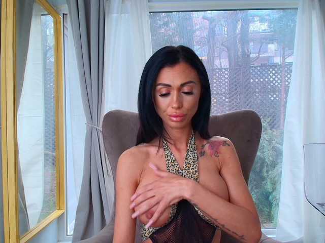 Paris-x-Hilton's BongaCams show and profile