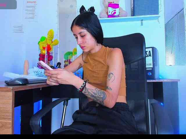 SERENASMITH webcam