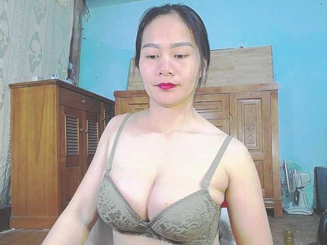 EllaShow93's BongaCams show and profile