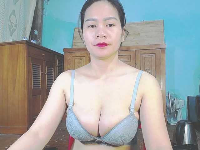 EllaShow93's BongaCams show and profile