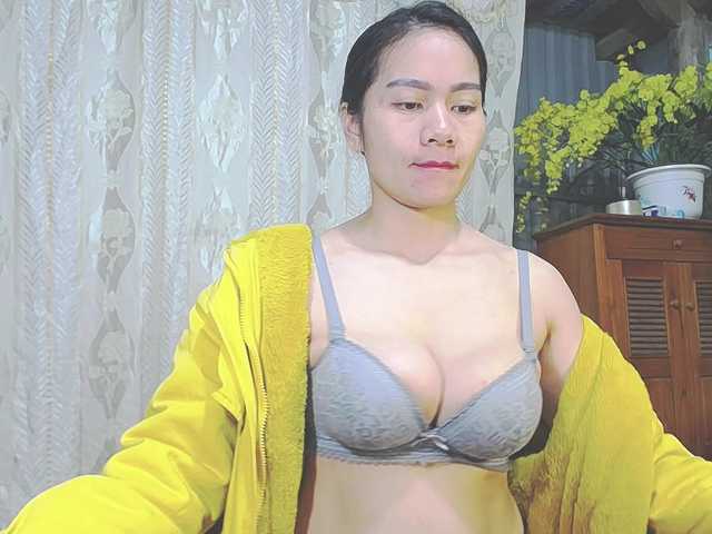 EllaShow93's BongaCams show and profile