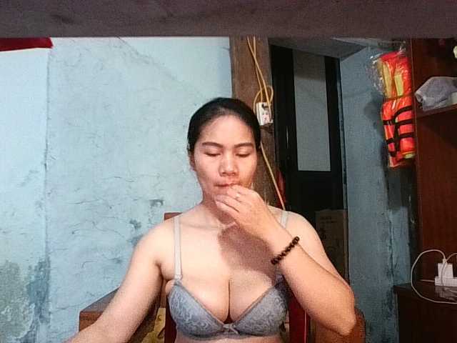 EllaShow93's BongaCams show and profile