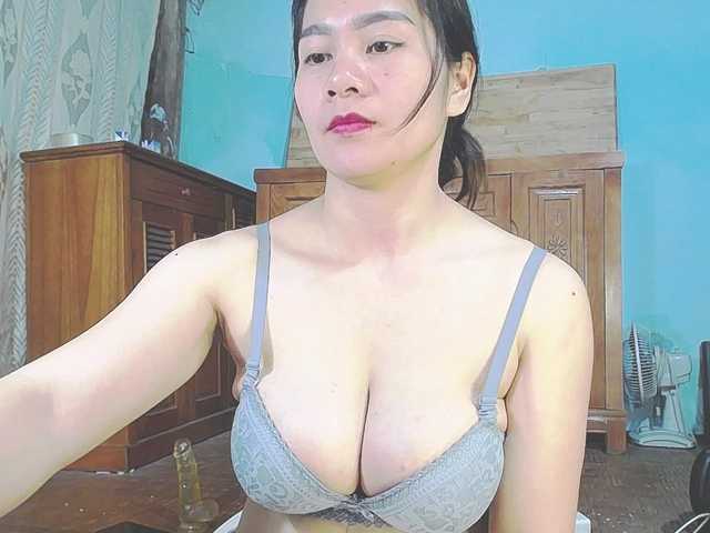 EllaShow93's BongaCams show and profile