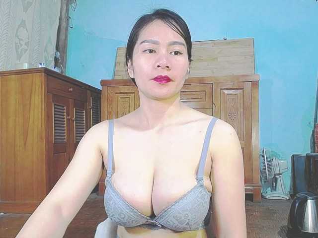 EllaShow93's BongaCams show and profile