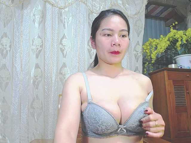 EllaShow93's BongaCams show and profile