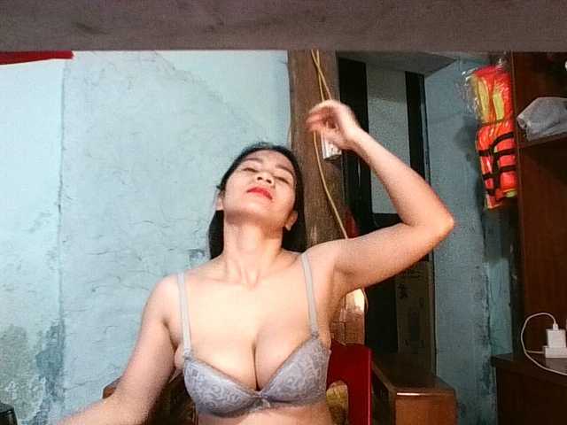 EllaShow93's BongaCams show and profile