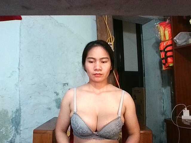 EllaShow93's BongaCams show and profile