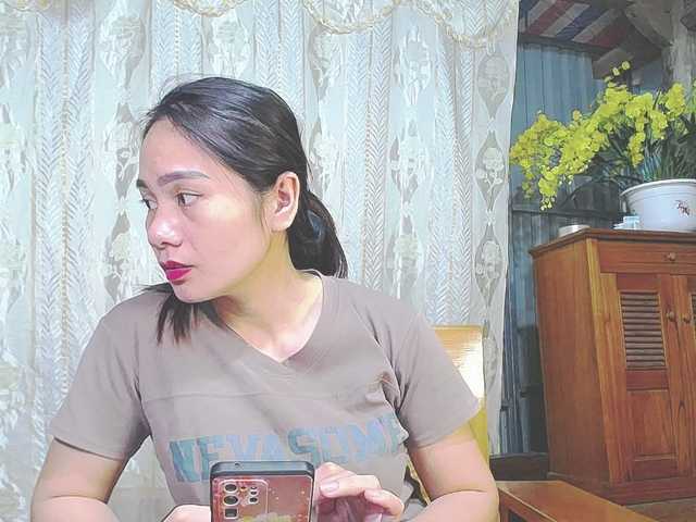 le modèle EllaShow93 est en webcam porno dans un show sur le site bongacams, il possède les tags suivants: Asian,Brunette,Hairy