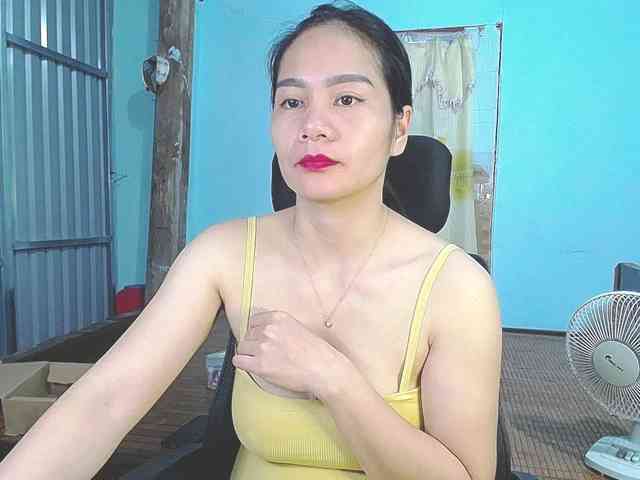 EllaShow93 Live Webcam on BongaCams