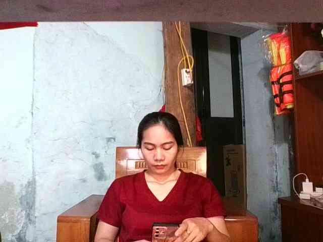 EllaShow93 Live Webcam on BongaCams