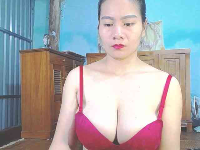 EllaShow93 Live Webcam on BongaCams