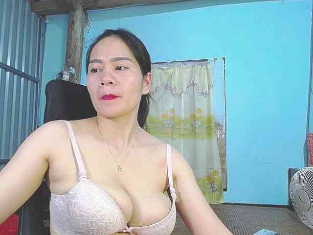 EllaShow93 webcam