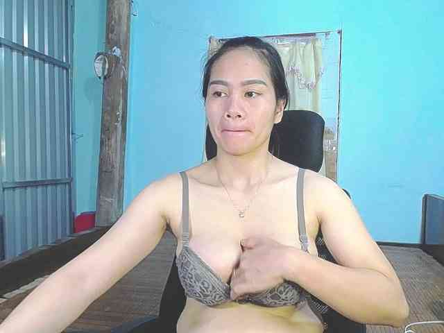 EllaShow93 webcam