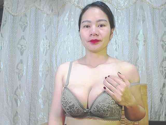 EllaShow93 Live Webcam on BongaCams