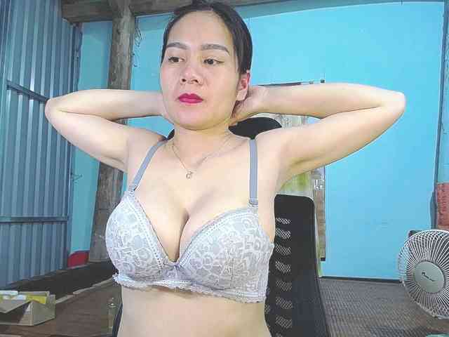 EllaShow93 webcam
