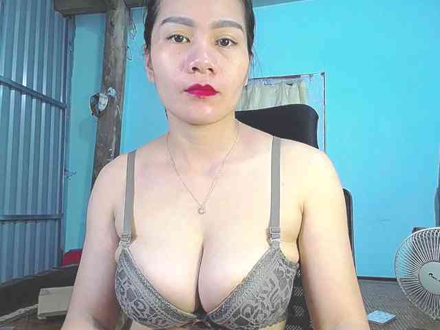 EllaShow93 webcam