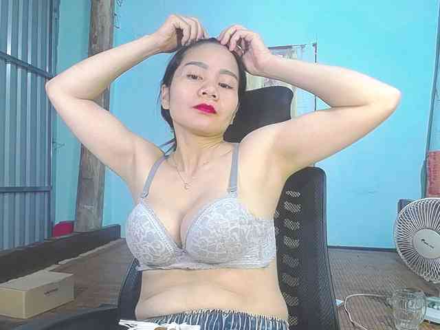 EllaShow93 webcam
