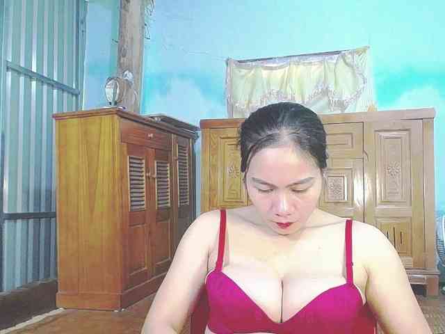 EllaShow93 Live Webcam on BongaCams