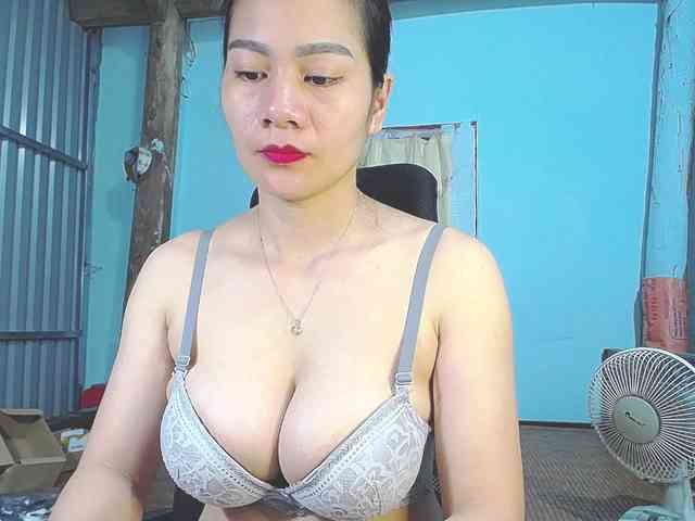 EllaShow93 webcam