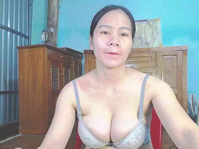 EllaShow93 webcam