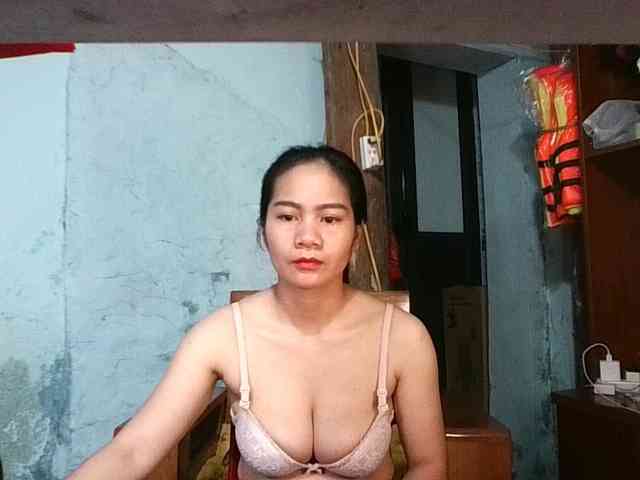 EllaShow93 Live Webcam on BongaCams