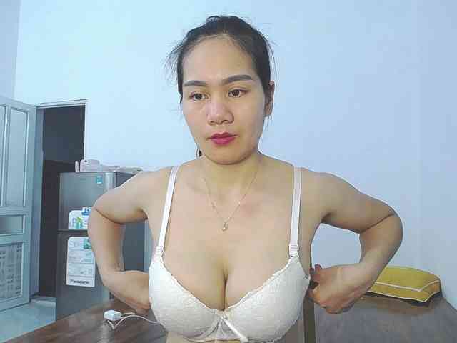 EllaShow93 webcam