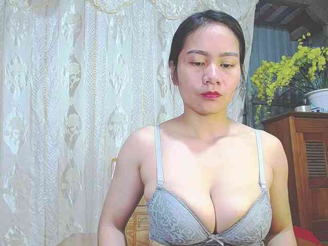 EllaShow93 Live Webcam on BongaCams