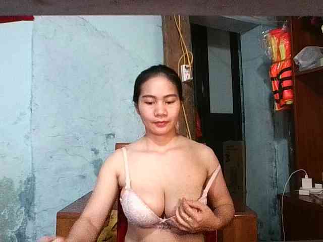 EllaShow93 Live Webcam on BongaCams