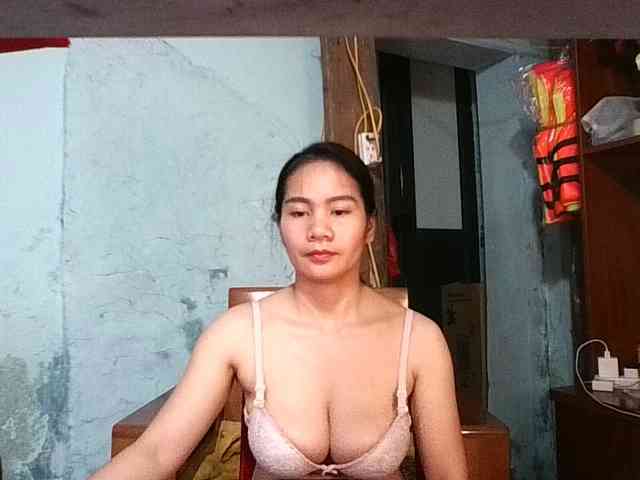 EllaShow93 Live Webcam on BongaCams