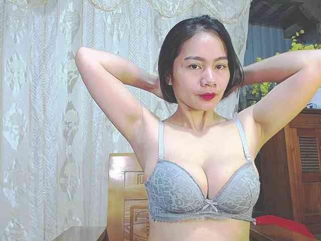 EllaShow93 Live Webcam on BongaCams