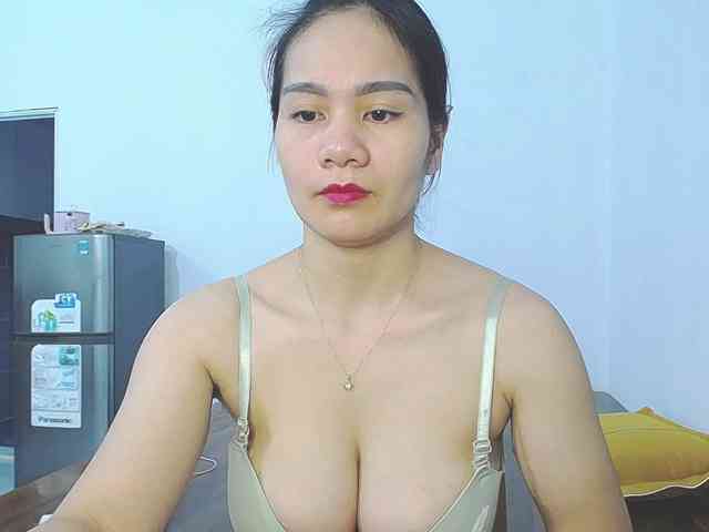 EllaShow93 Live Webcam on BongaCams