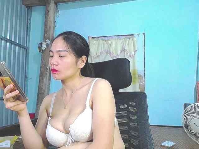 EllaShow93 webcam