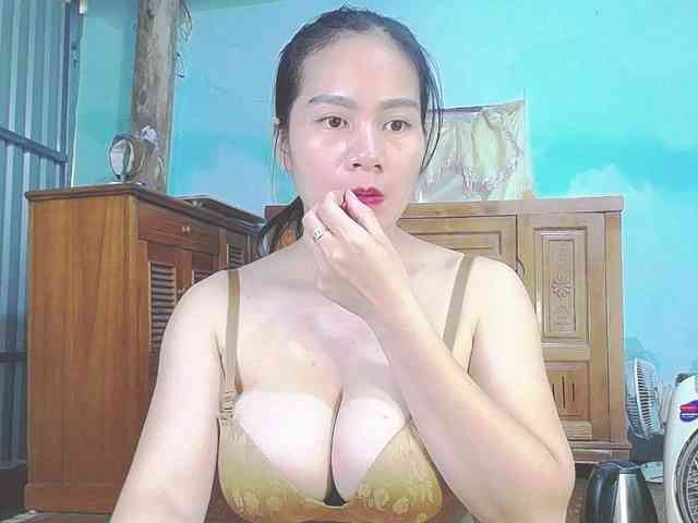 EllaShow93 webcam