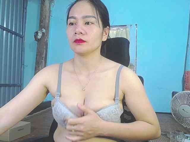 free video chatroom EllaShow93