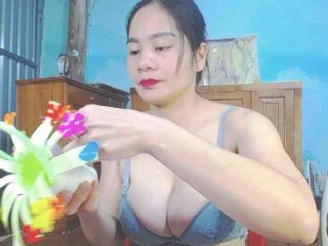 EllaShow93 webcam