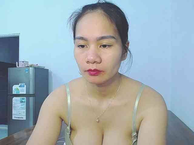 EllaShow93 Live Webcam on BongaCams