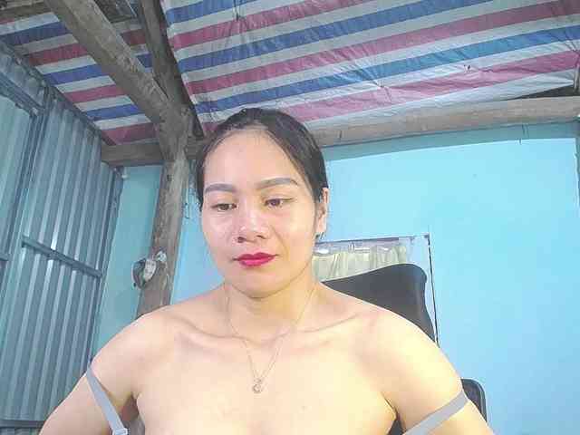EllaShow93 Live Webcam on BongaCams