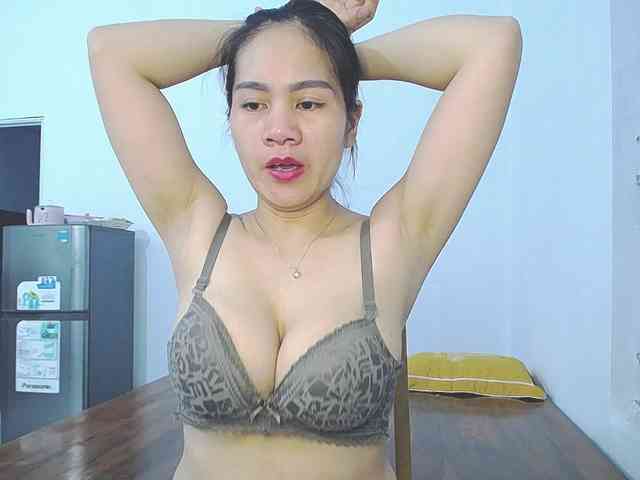 EllaShow93 webcam
