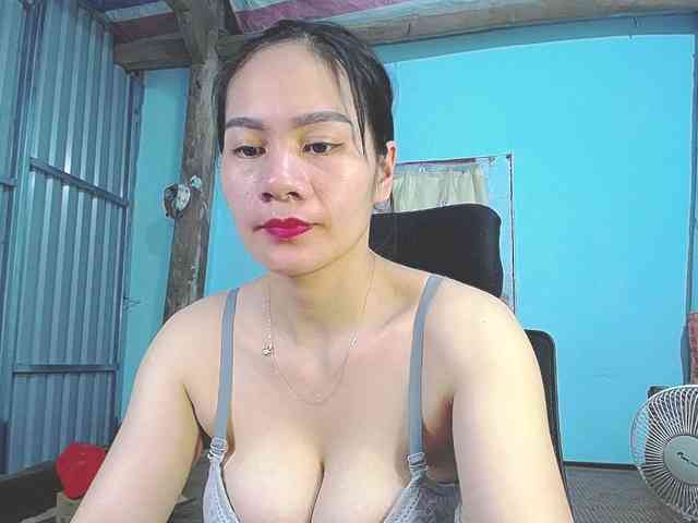 EllaShow93 Live Webcam on BongaCams