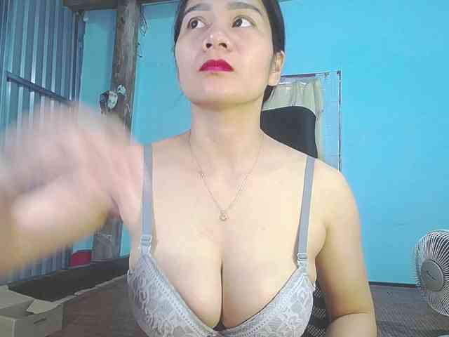 EllaShow93 Live Webcam on BongaCams