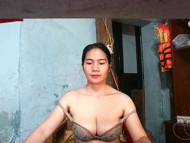 EllaShow93 Live Webcam on BongaCams