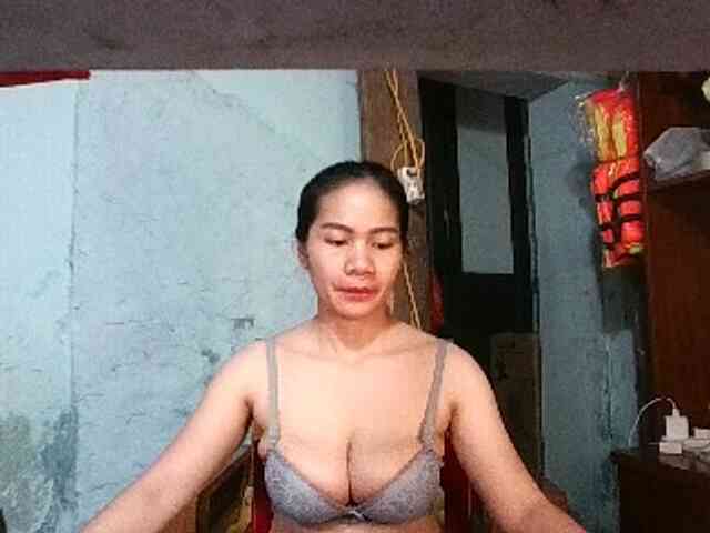 EllaShow93 Live Webcam on BongaCams