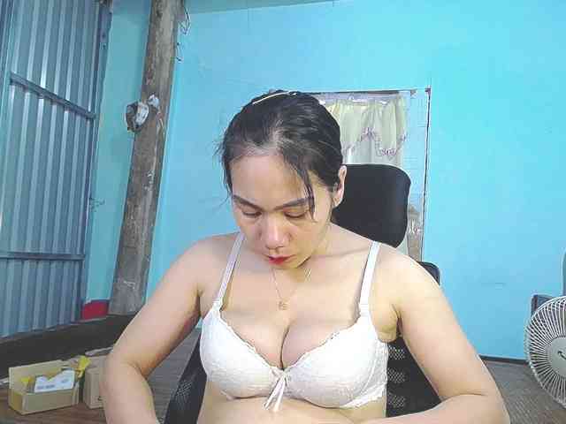 EllaShow93 webcam
