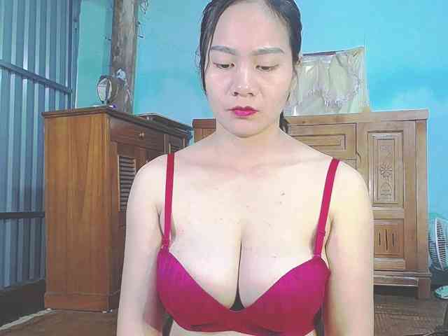EllaShow93 bongacams